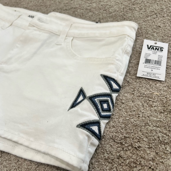 NWT Vans Tribal shorts size 9 - Picture 2 of 7